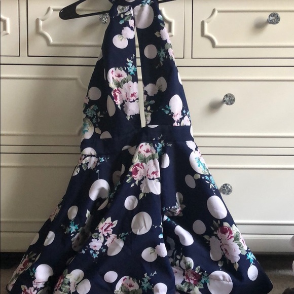 Dress - Picture 2 of 4